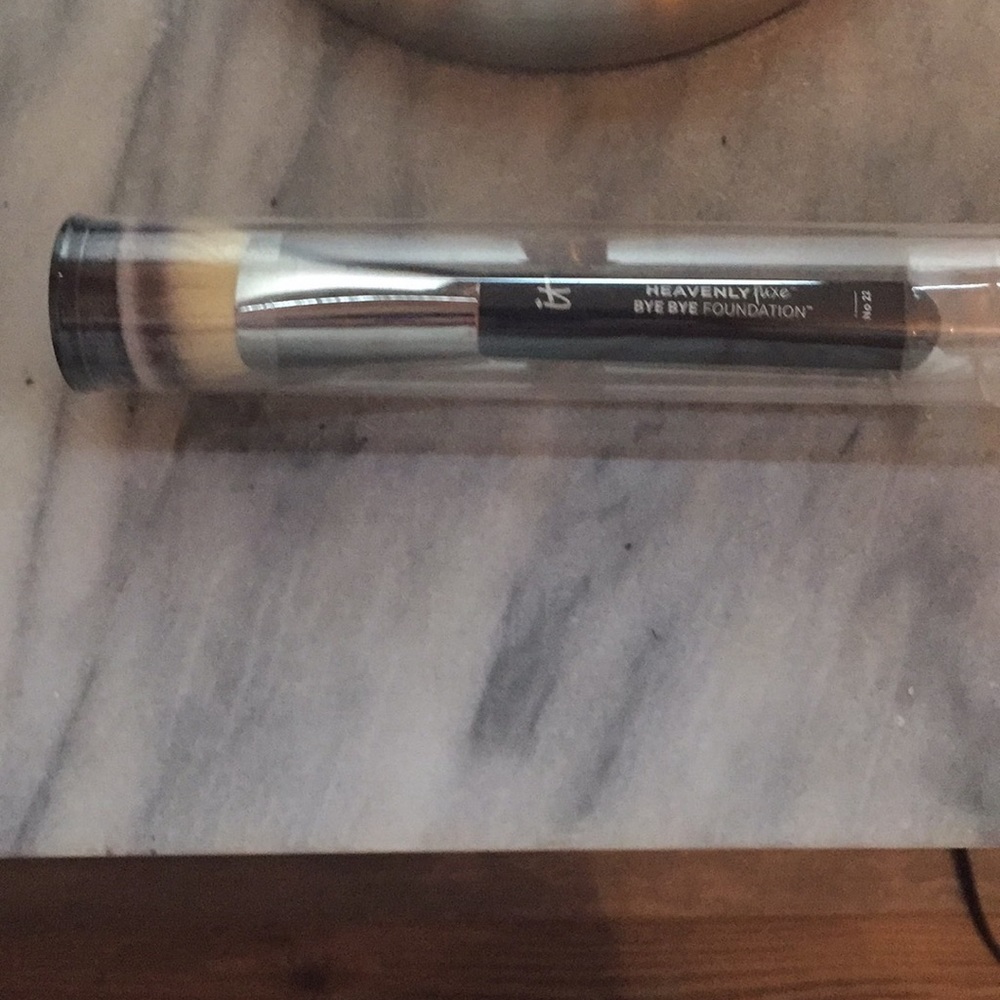 IT cosmetics brush